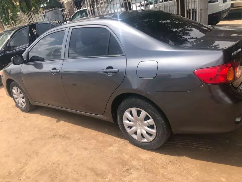 Toyota corolla   - 2010