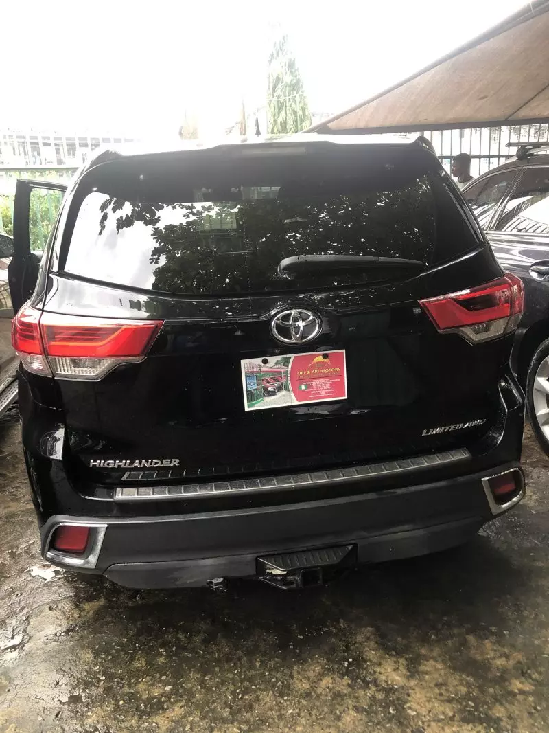 Toyota Highlander   - 2017