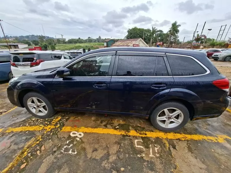 Subaru Outback   - 2012