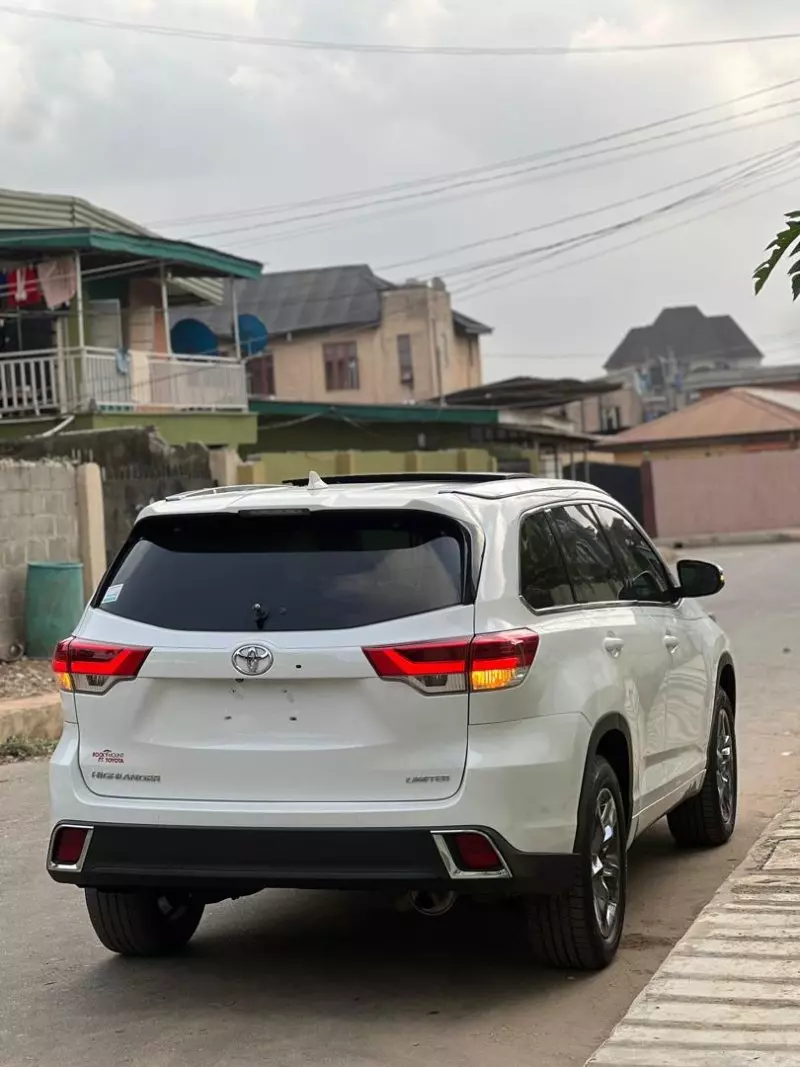 Toyota Highlander   - 2019