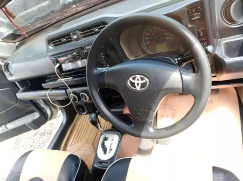 Toyota Probox    - 2009
