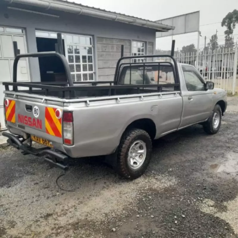 Nissan NV300   - 2000