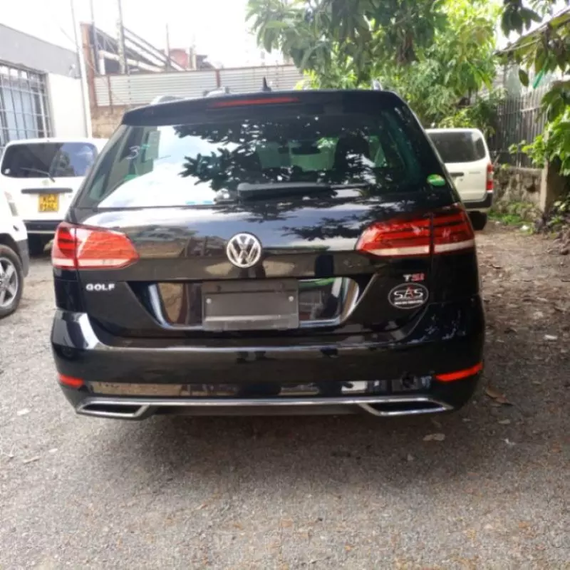 Volkswagen Golf   - 2018