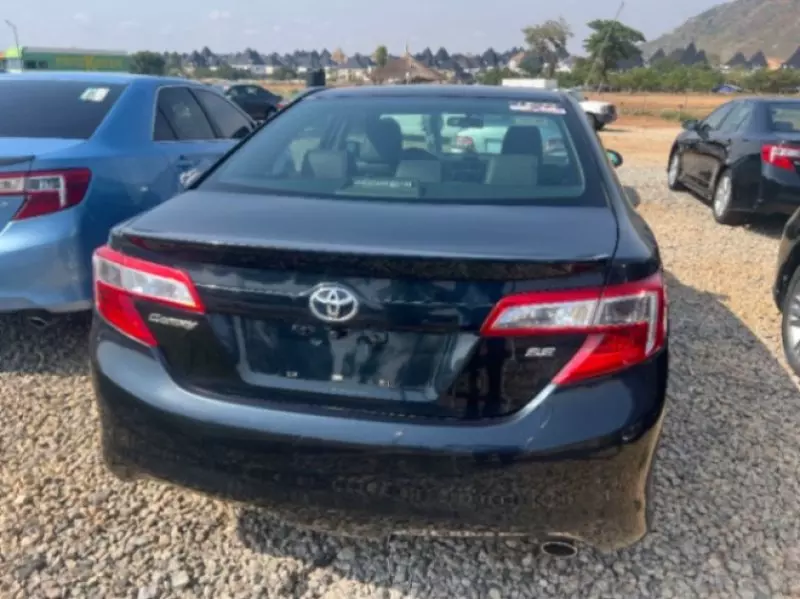Toyota Camry   - 2012