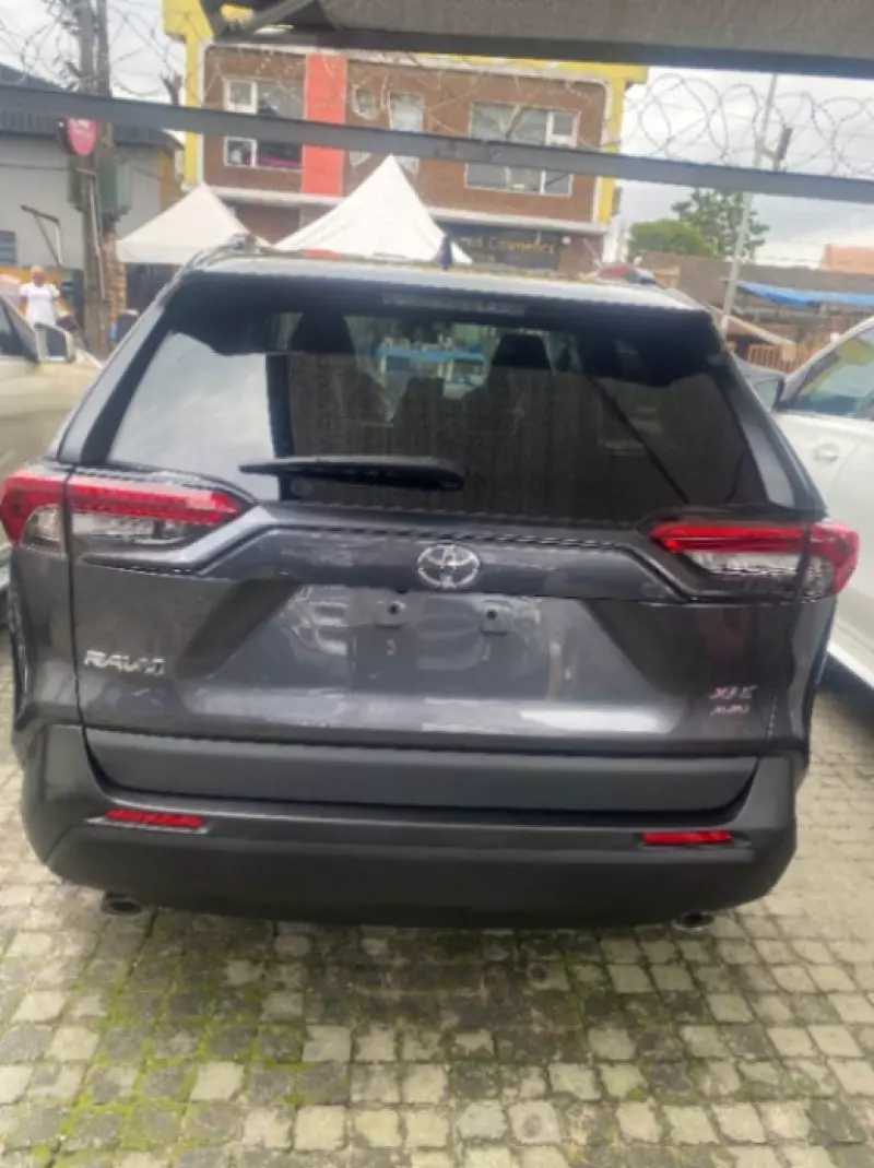 Toyota RAV 4   - 2021