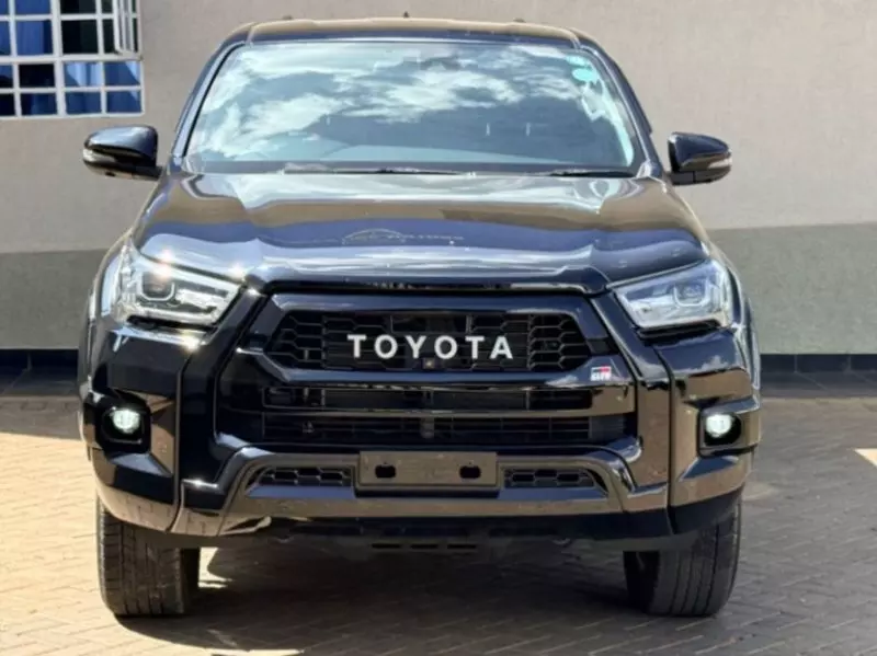 Toyota Hilux   - 2022