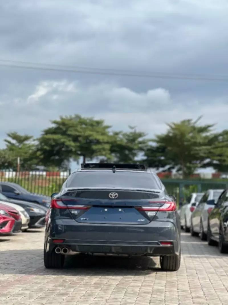 Toyota Camry   - 2025