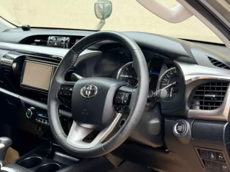 Toyota Hilux   - 2021