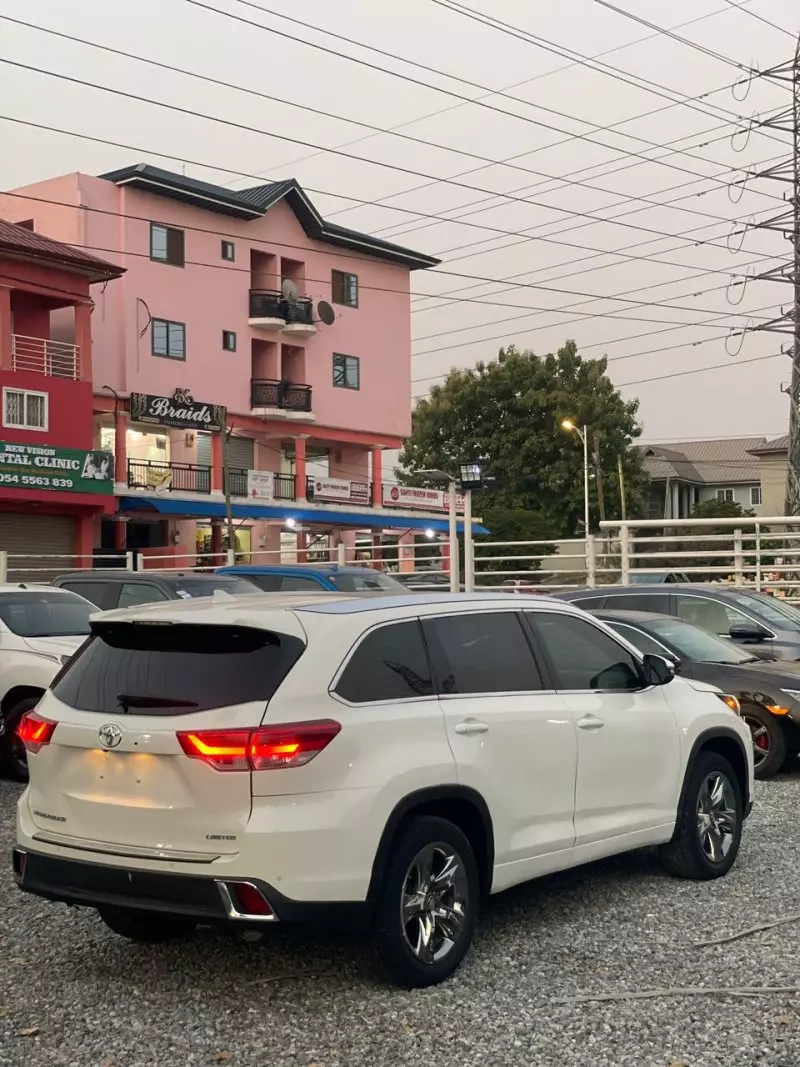 Toyota Highlander   - 2019