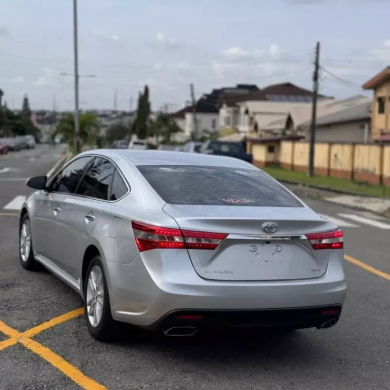 Toyota Avalon   - 2013