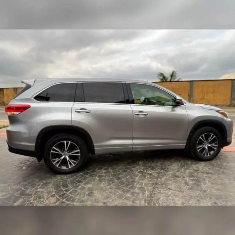 Toyota Highlander   - 2017