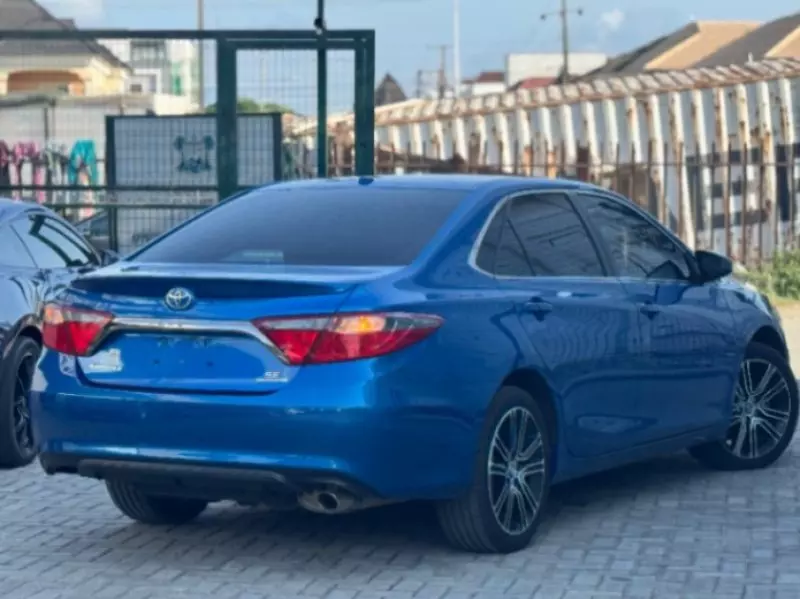 Toyota camry   - 2016