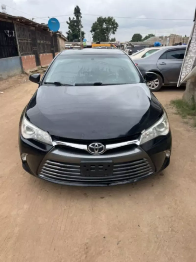 Toyota camry   - 2016