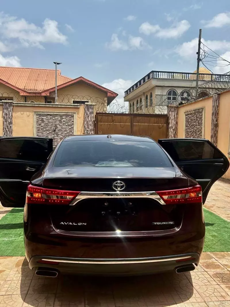Toyota Avalon   - 2016