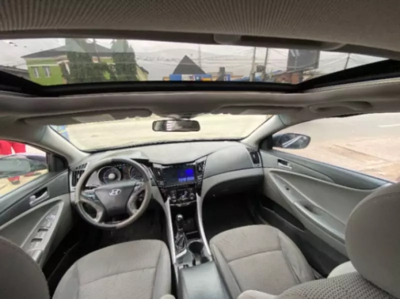 Hyundai Sonata   - 2011