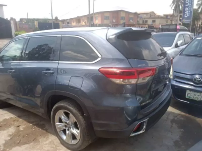 Toyota Highlander   - 2018