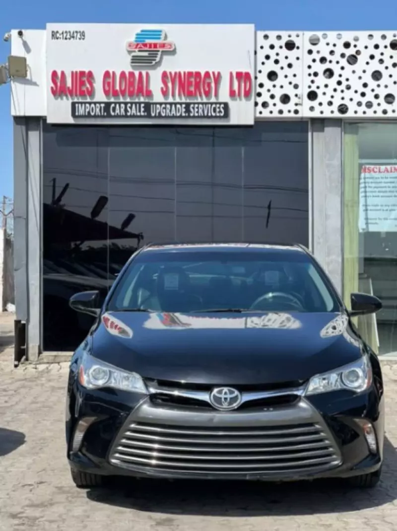 Toyota Camry   - 2016