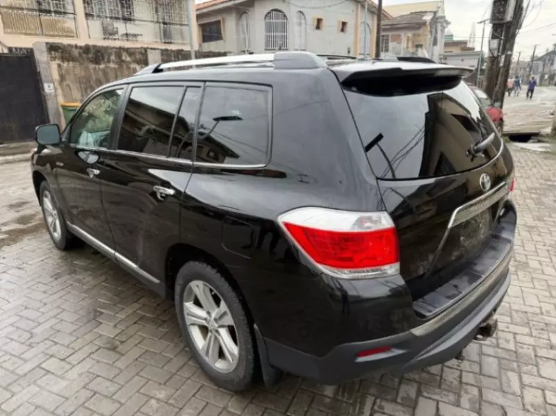 Toyota Highlander   - 2013