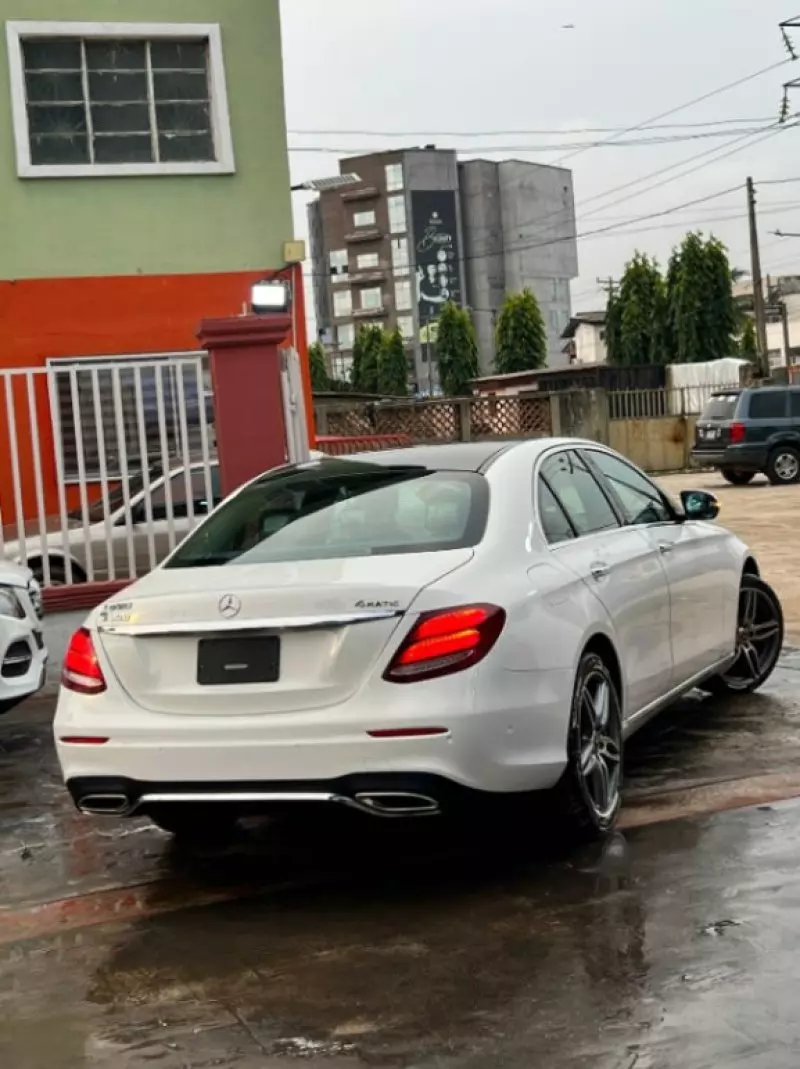 Mercedes-Benz E 300   - 2017