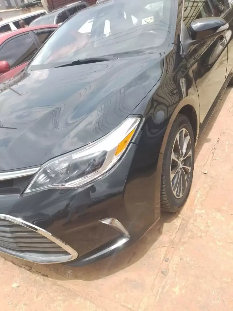 Toyota Avalon   - 2018
