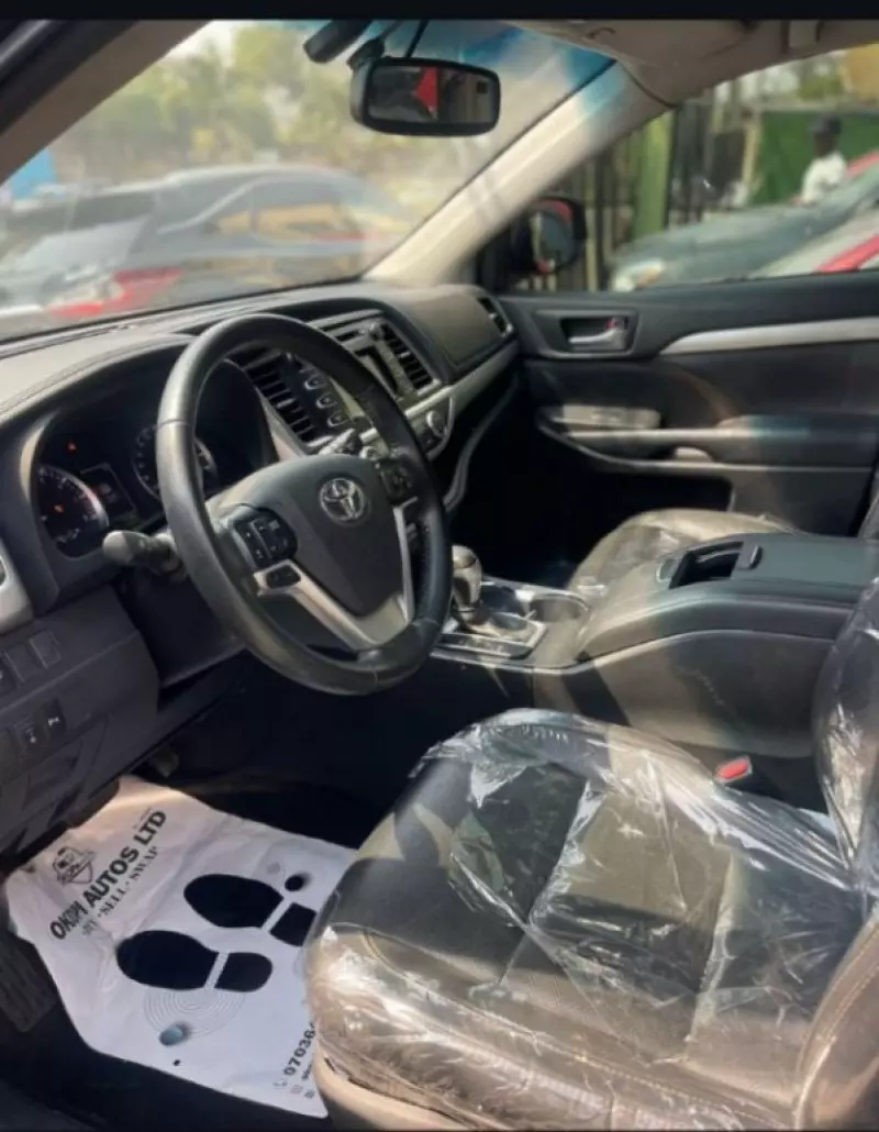 Toyota Highlander   - 2019