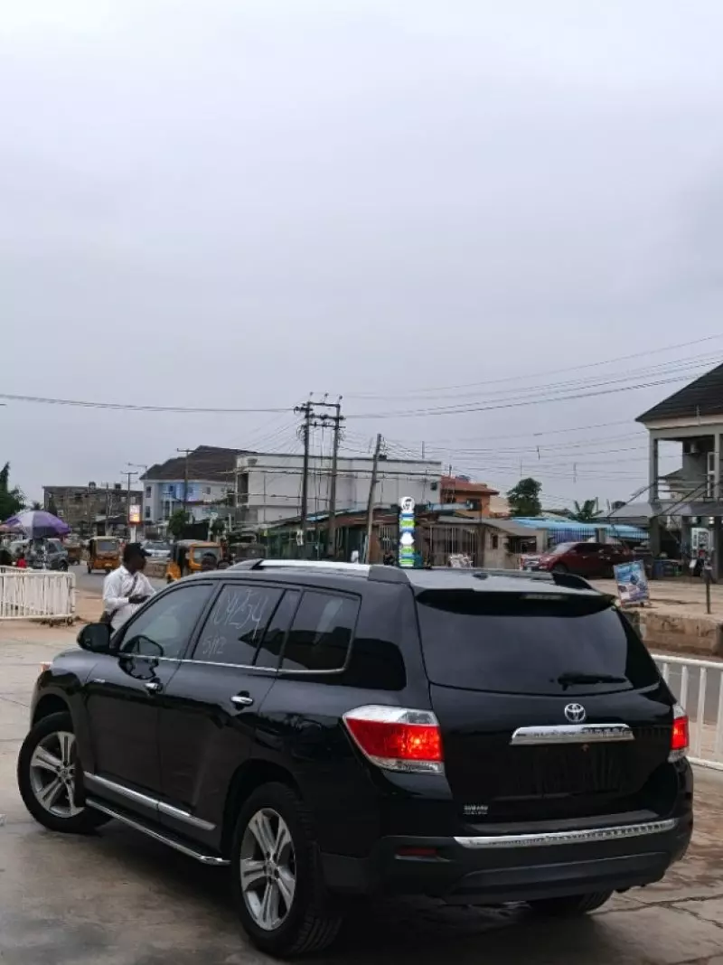 Toyota Highlander   - 2013