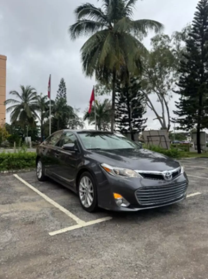 Toyota Avalon   - 2013
