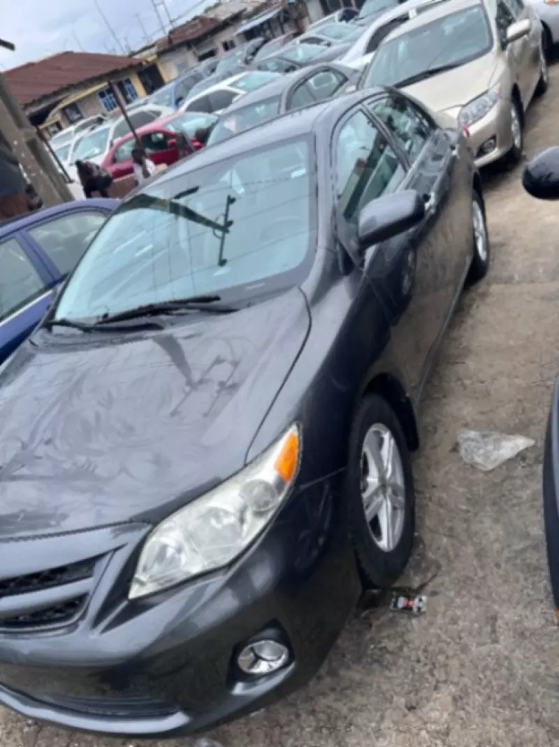Toyota corolla   - 2013