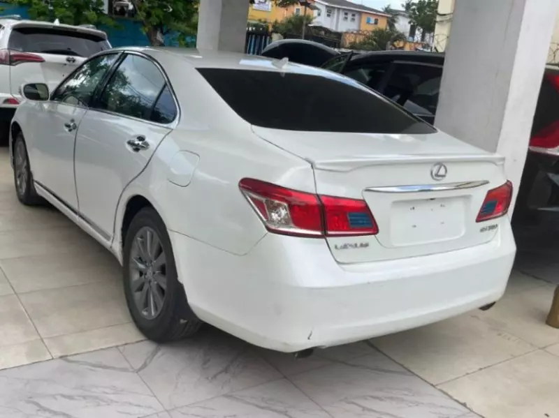 Lexus ES   - 2010