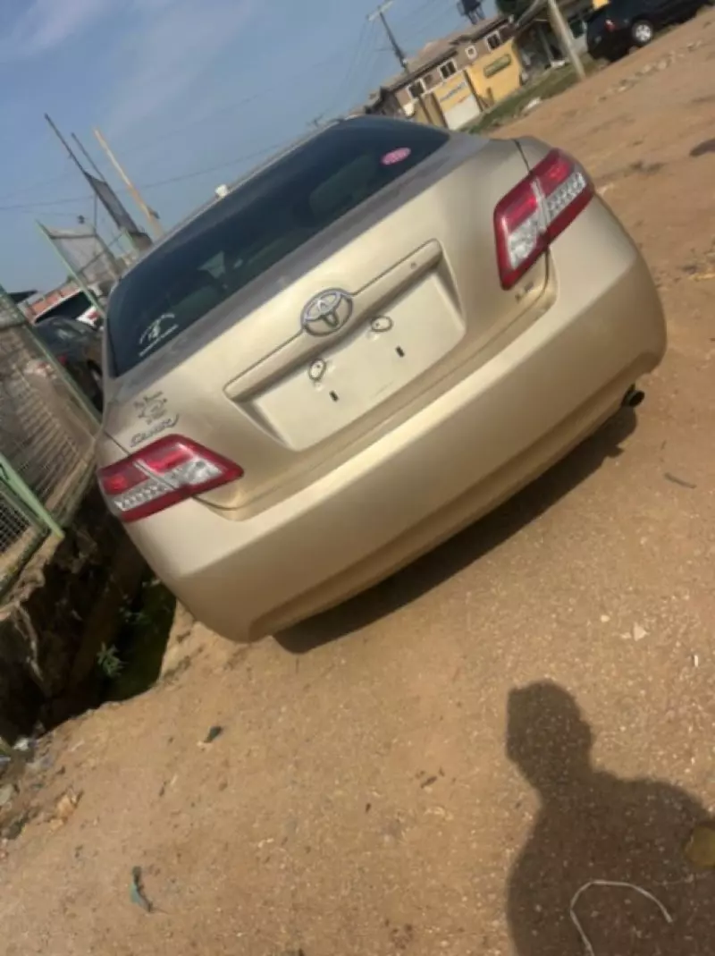Toyota Camry   - 2010