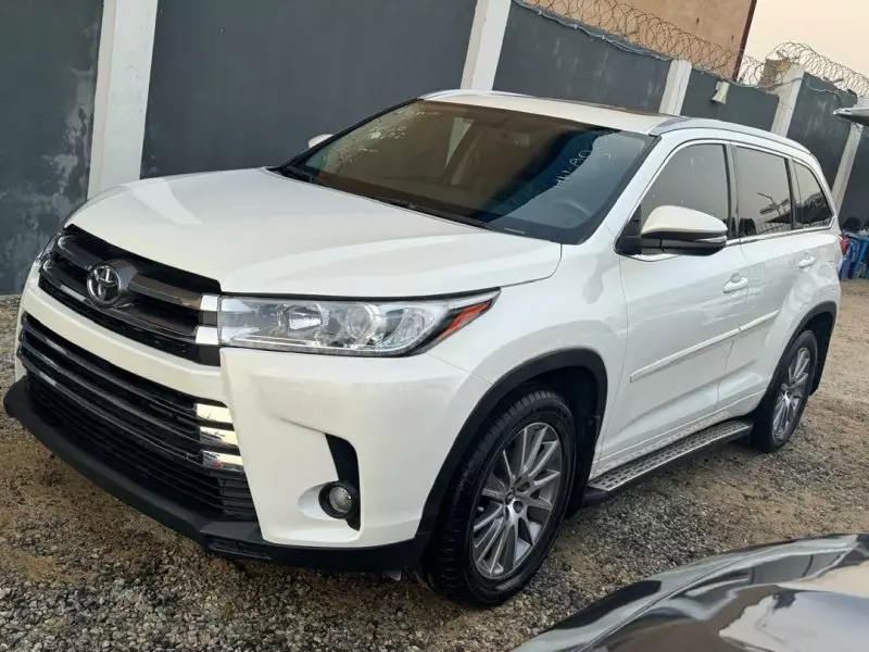 Toyota Highlander   - 2016