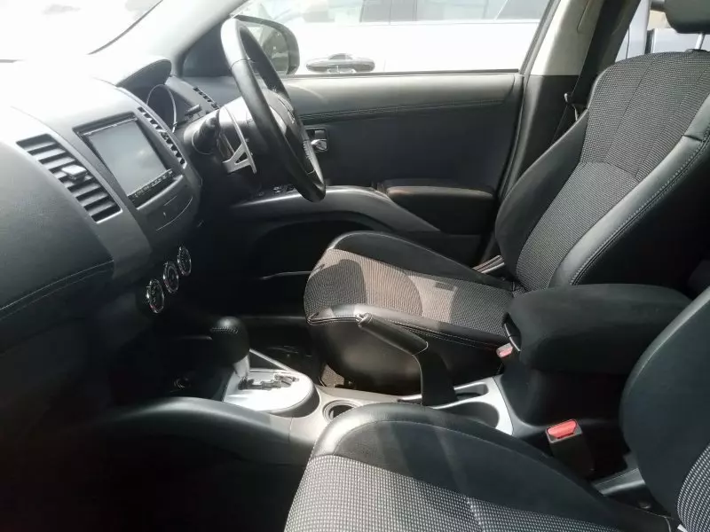 Mitsubishi OUTLANDER   - 2014