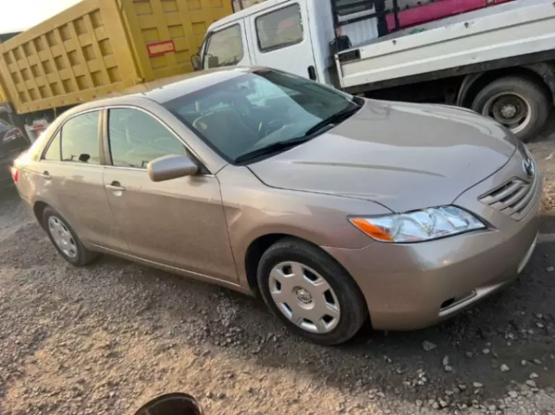 Toyota Camry   - 2009