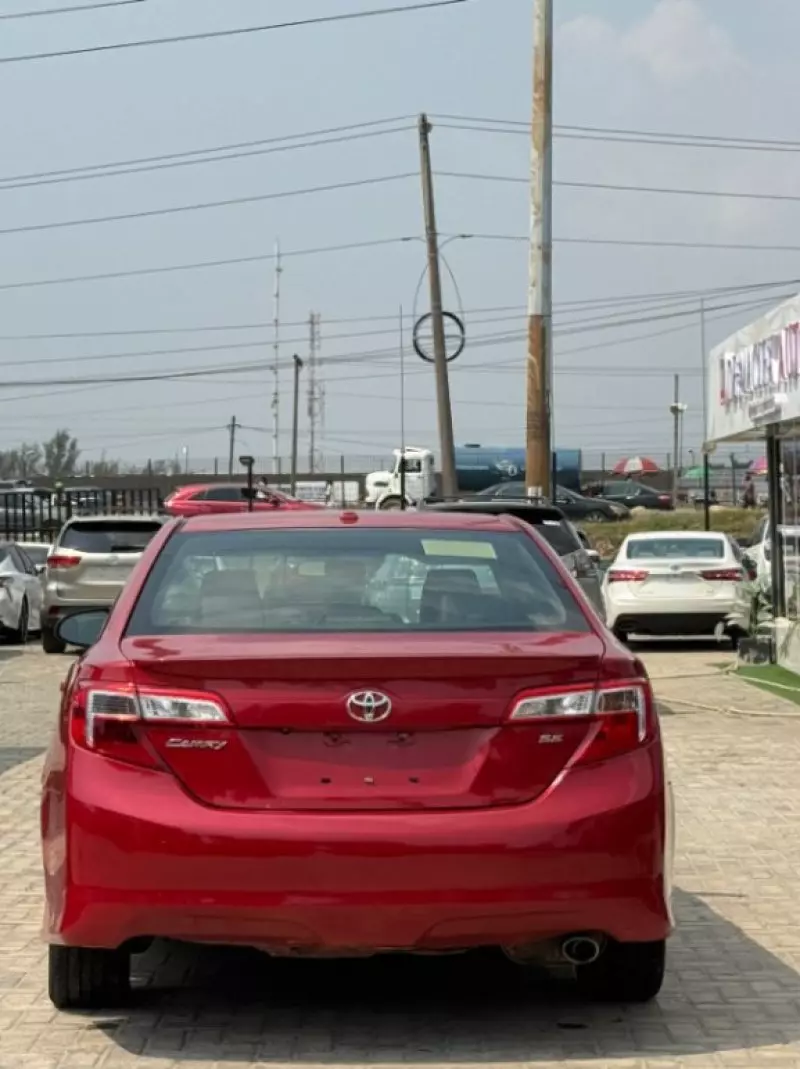 Toyota Camry   - 2012