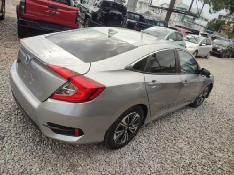 Honda Civic   - 2016