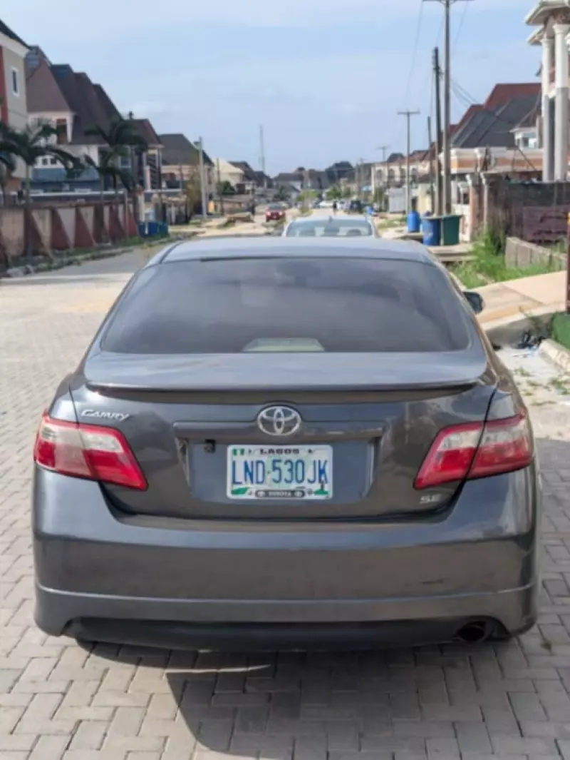 Toyota Camry   - 2009