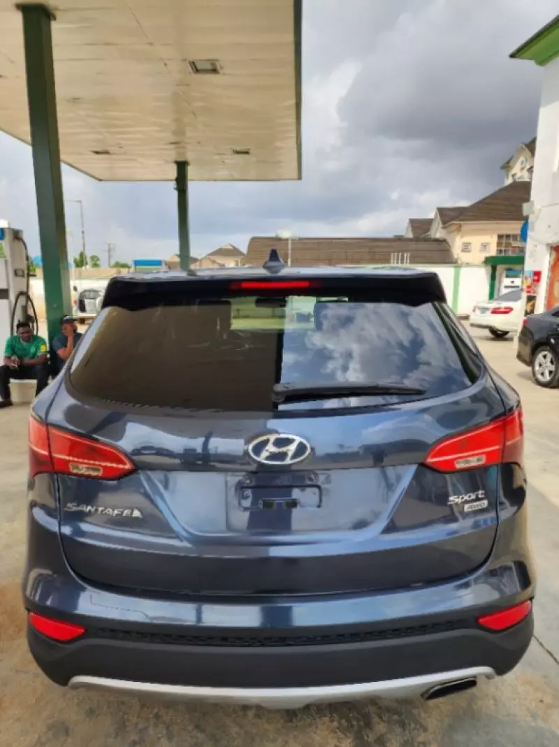 Hyundai Santa Fe   - 2013