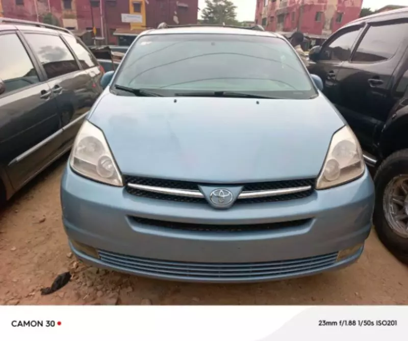 Toyota Sienna   - 2005