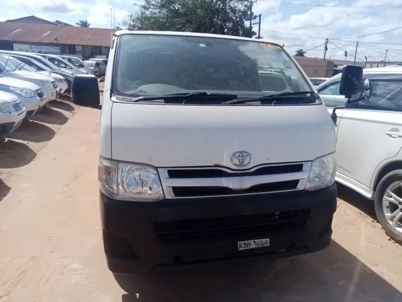 Toyota Hiace   - 2013