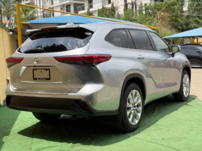 Toyota Highlander   - 2020