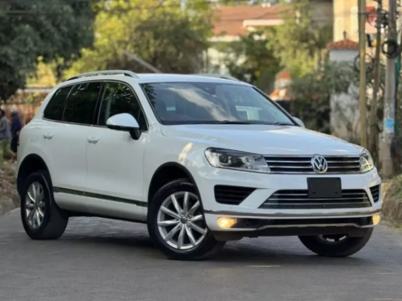 Volkswagen Touareg   - 2015