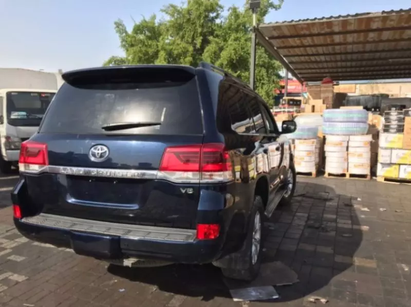 Toyota  Land Cruiser VXR V8