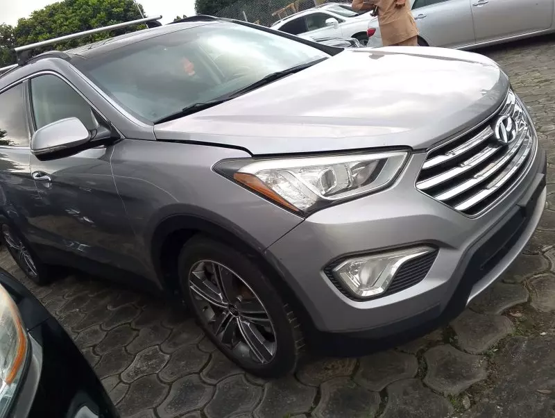 Hyundai Santa Fe   - 2015