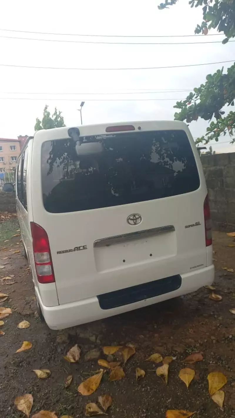 Toyota Hiace   - 2010