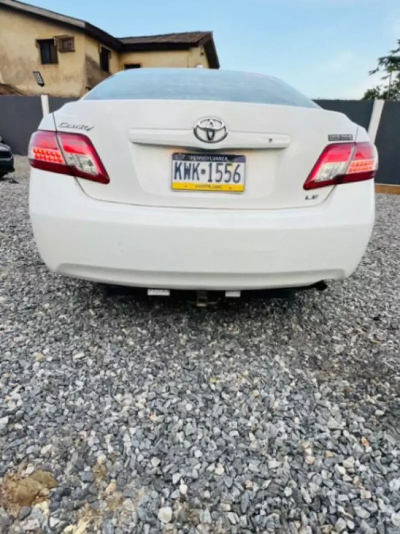 Toyota Camry   - 2010