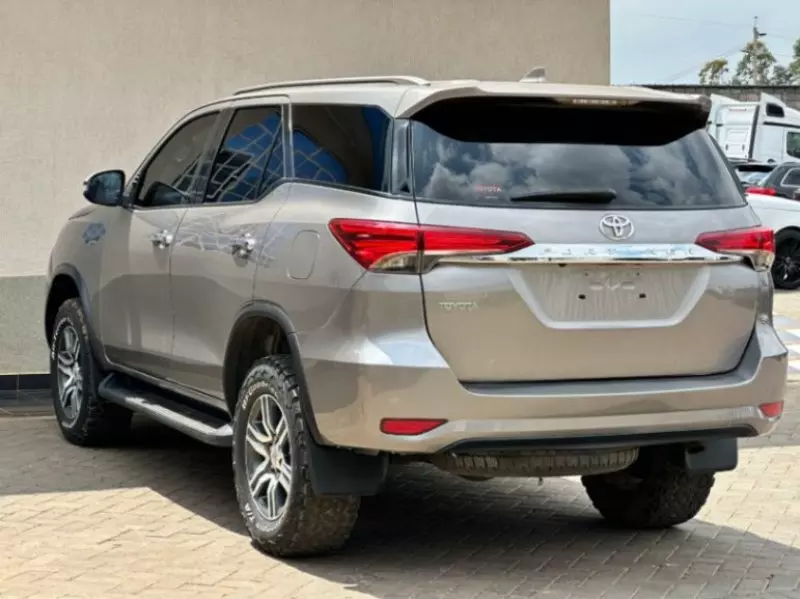Toyota Fortuner   - 2017