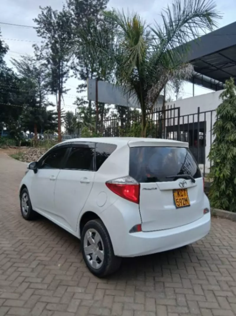 Toyota Ractis   - 2013