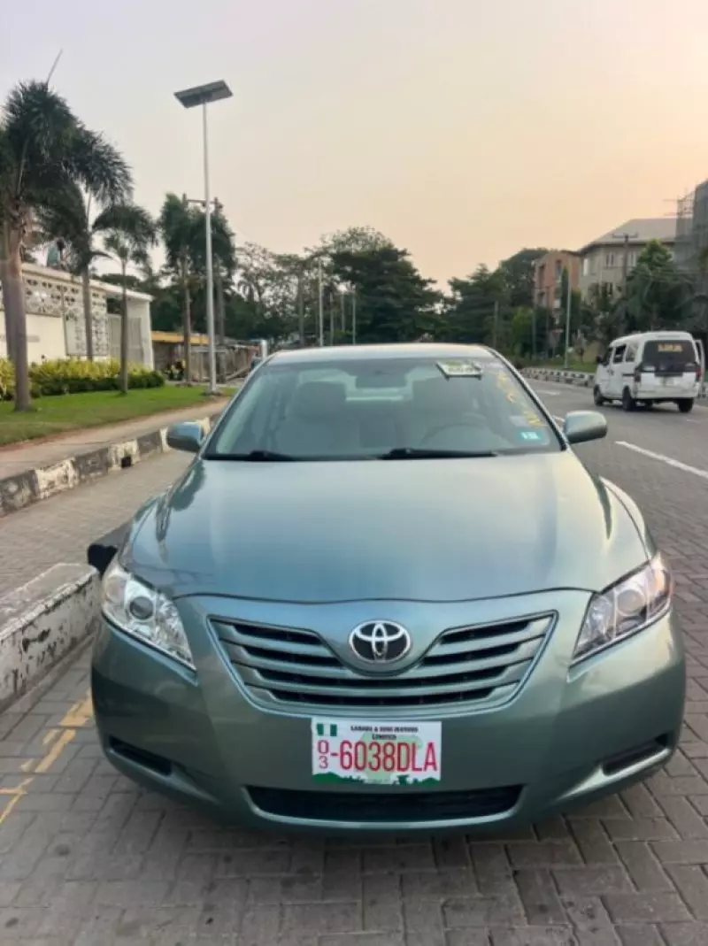 Toyota Camry   - 2009