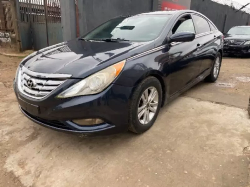 Hyundai Sonata   - 2011
