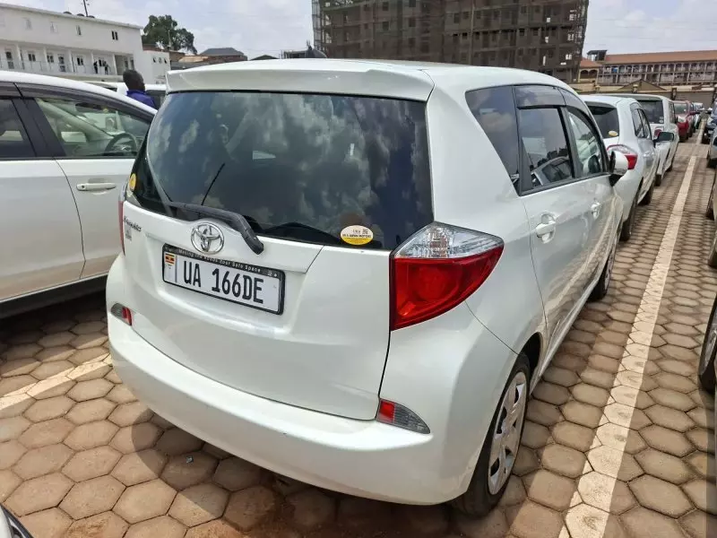 Toyota Ractis   - 2012